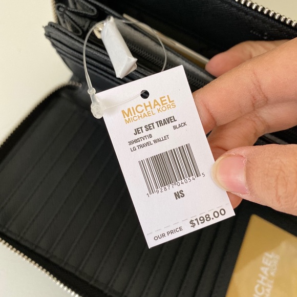 Michael Kors Jet Set Travel Large Wallet - Picture 5 of 6